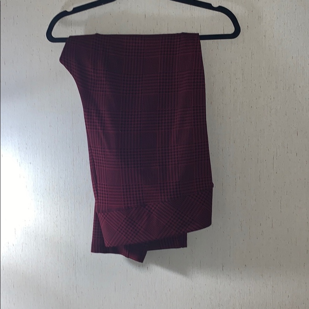 Torrid Sz 3 red & black houndstooth ponte pants